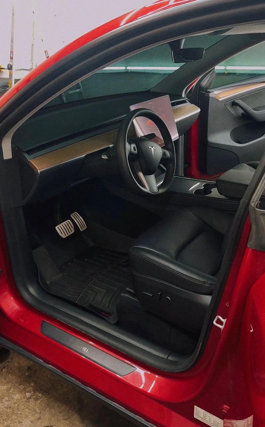 Tesla Model 3 after: floor and sills